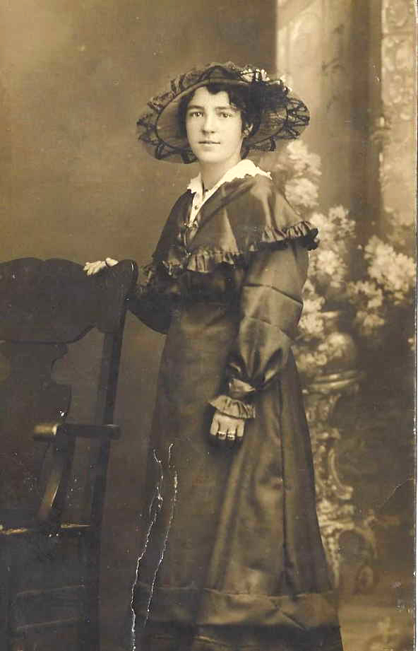 Photo of photos/Florence E V Mclennan 1887-1949 portrait